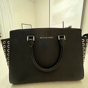 Micheal kors selma bag